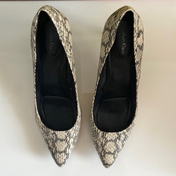 Calvin Klein heels with fauz alligator skin - Picture 1 of 8